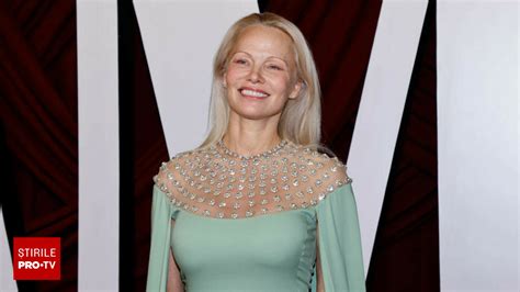 Cum arată acum Pamela Anderson. A eclipsat marile